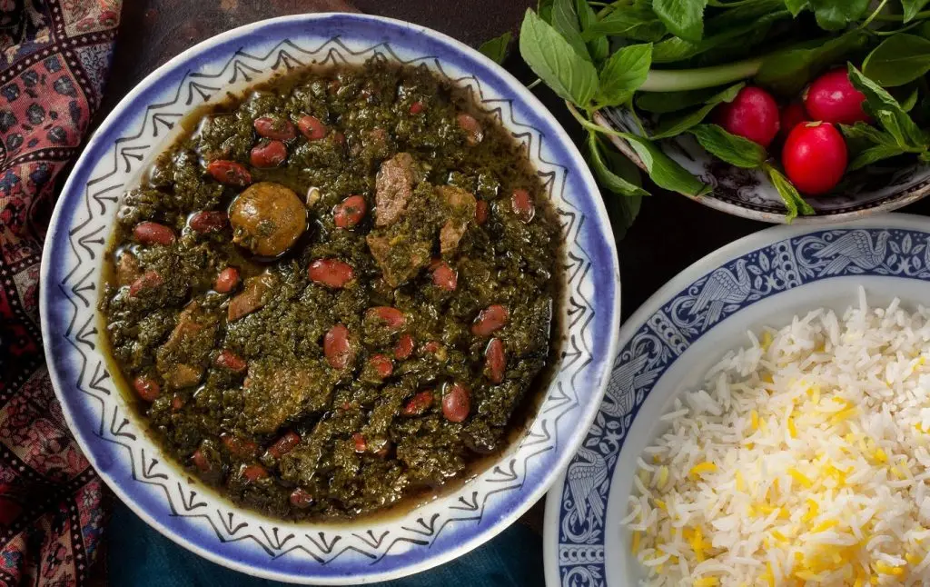 طرز تهیه قورمه سبزی برای 4 نفر