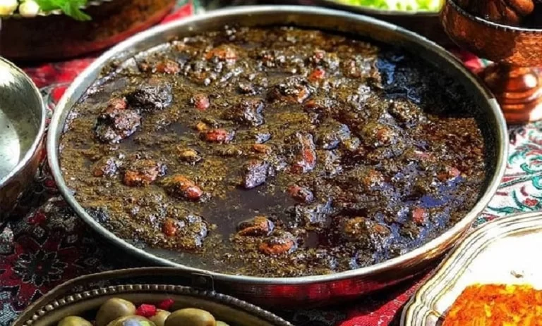 طرز تهیه قورمه سبزی خوشمزه و جا افتاده